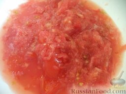 Рагу из баклажанов с болгарским перцем: Помыть помидоры, натереть на крупной терке.