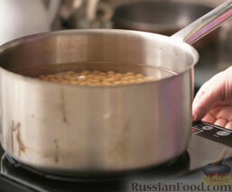 Хумус с оливковым маслом и паприкой: Отвариваем нут на среднем огне до мягкости (1,5-2 часа).