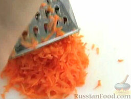 Морковный омлет: Натереть на крупной терке.