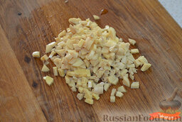 Жареный лаваш с колбасой и сыром: Грибы порезать мелким кубиком.
