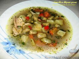 Суп с зелеными бобами: В тарелке суп поперчить свежемолотым перцем.  Приятного аппетита!