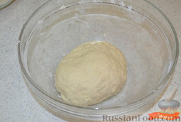 Пирожки «Бомбочки»: В миске соединить кипяток, соль, сахар, растительное масло, мешать до растворения сахара и соли.   Добавить муку и замесить быстро гладкое тесто, не тугое. Накрыть полотенцем, дать настояться 30 минут.