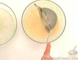 Оладьи из трески и креветок: Треску вынуть из воды, добавить в тесто.