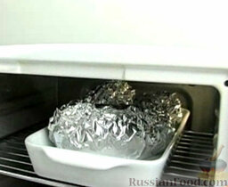 Запеченные овощи: Запекать в духовке при 190 градусах 45 минут.   Затем перевернуть и запекать еще 45 минут.