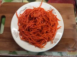 Баклажаны с грибами и сладким перцем: Через 20 минут добавить морковку, приготовленную по-корейски (я покупал готовый салат).