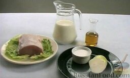 Мясо в молочном соусе: Продукты: мясо, молоко, растительное масло, лук репчатый, соль.