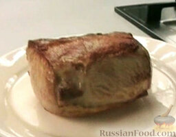 Мясо в молочном соусе: Готовое мясо переложить на тарелку.