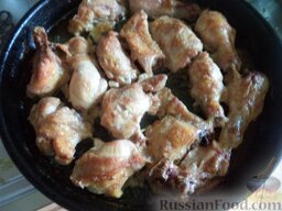 Окорочка, запеченные в духовке: Запекать курицу до румяной корочки 40-50 минут.   Куриные окорочка, запеченные в духовке, готовы.