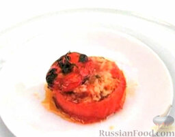 Фаршированные помидоры: Помидоры, фаршированные рисом, готовы. Приятного аппетита!