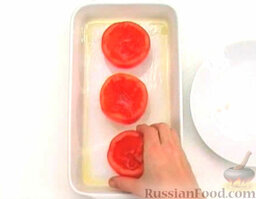 Фаршированные помидоры: Маслом смазать форму. Выложить помидоры.