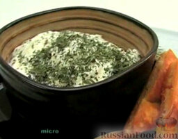 Мягкий сыр "Лабне" из йогурта: Лабне посыпьте сушеной мятой и подавайте с обжаренным хлебом.    Приятного аппетита!