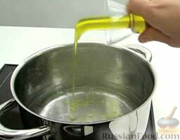 Спагетти с креветками: Влить немного оливкового масла.