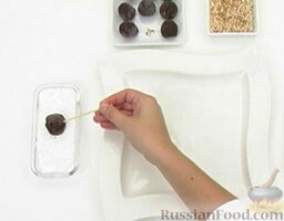 Трюфели: Часть конфет обвалять в кокосовой пудре или стружке, или в сахарной пудре.