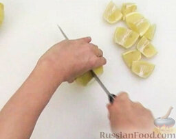 Лимонад: Как сделать домашний лимонад:    Лимоны вымыть и нарезать.