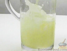 Лимонад: В стакан положить лед. Влить лимонад. Домашний лимонад готов.