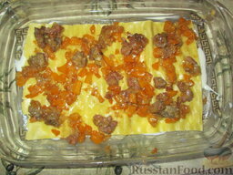 Лазанья с тыквой, пореем и колбасками: Теперь слой соуса из тыквы и колбасок.