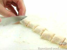 Ньокки с сыром тофу: Нарезать жгут небольшими порциями.