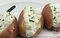 Печеный картофель с сыром: Готовый печеный картофель с сыром. Приятного аппетита!
