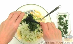 Хумус с зеленью: Добавить в хумус лук и зелень. нова перемешать. Хумус с зеленью готов.
