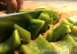 Картофель по-риохски: Точно так же нарезать зеленый сладкий перец.