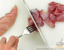 Мясной бульон: Так же нарезать курятину.