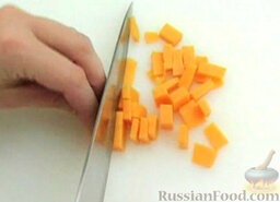 Сырный соус ассорти: Затем так же нарезать чеддер.