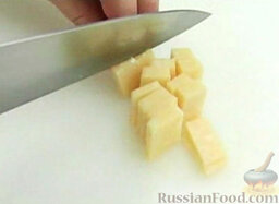 Сырный соус ассорти: Так же мелко нарезать пармезан.