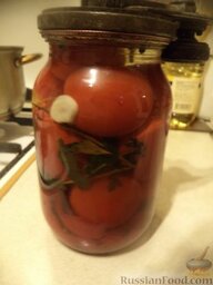 Маринованные помидорки со сладким перцем: Залить помидоры кипящим рассолом. Закрыть крышками и закатать.