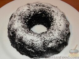 Шоколадный кекс из цельнозерновой муки: Готовый кекс остудить в форме. Затем вынуть и, при желании, посыпать сахарной пудрой.