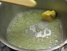Луковый суп: Как приготовить луковый суп:    В кастрюльке растопить масло.