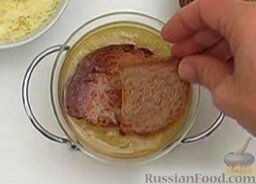 Луковый суп: Сверху положить 1-2 кусочка черного хлеба.