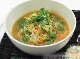 Овощной суп с песто: Овощной суп готов. При подаче в каждую тарелку овощного супа добавить соус песто и тертый пармезан.    Приятного аппетита!