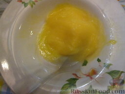 Вешенки в панировке: Яйца взбить с солью и перцем.