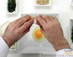 Пирожки со шпинатом и козьим сыром: Как приготовить пирожки со шпинатом и сыром:    Яйцо взбить.