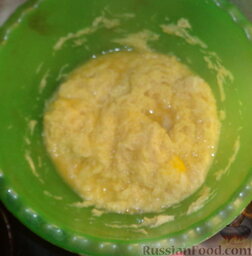 Драники с кабачком: Как приготовить картофельные драники с кабачками:    Натираем на мелкой терке 3 картошки и 2 кружочка кабачка.  Добавляем одно яйцо, пол чайной ложки соли и на кончике ножа соды, перемешиваем.