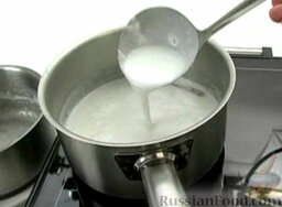 Рис с кокосовым молоком: Готовить рис с кокосовым молоком на медленном огне 20 минут.