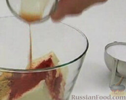 Запеченная свинина с маслом и пряностями: Влить лимонный сок.  Добавить соус Табаско.