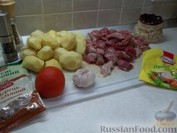 Запеченная свинина с овощами: Необходимые продукты для приготовления свинины, запеченной с овощами.