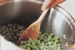 Суп-пюре из зеленого горошка с чесноком: Как приготовить суп-пюре из зеленого горошка:    1. В большой толстостенной кастрюле на среднем огне разогреть сливочное масло, выложить чеснок, готовить, помешивая, 2-3 минуты.    2. Выложить в кастрюлю зеленый горошек, готовить, помешивая, еще около 2 минут.    3. Залить горошек бульоном, довести массу до кипения, уменьшить огонь, накрыть кастрюлю крышкой, готовить суп около 5-6 минут.