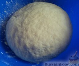 Тесто для яичной лапши (пельменей): Затем руками замесить мягкое тесто. Накрыть полотенцем, дать тесту для лапши постоять 20 минут.   Тесто для лапши (или пельменей) готово.