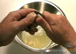 Жареная маринованная курица: Нарезать в сок имбирь (его можно не чистить, только тщательно вымыть).