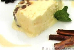 Десерт-мороженое с инжиром: Когда десерт-мороженое застынет, вынуть его из формы и подавать.   Приятного аппетита!