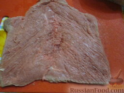 Мясной рулет с начинкой: Как приготовить мясной рулет с начинкой:    Кусок говядины разрезать так, чтобы получился цельный прямоугольник (книгой). Мясо хорошо отбить.