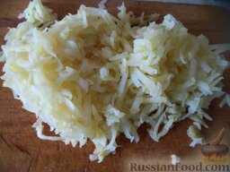 Селедка под шубой: Картофель натереть на крупной терке.