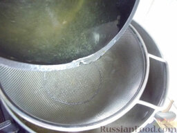 Суп из свиного языка: Бульон процедите в другую кастрюлю, в которой будете варить суп.