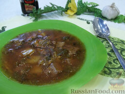 Суп из свиного языка: Отрегулируйте вкус супа специями и варите суп из языка свиного до готовности.