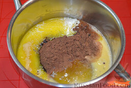 Торт «Спартак»: В сотейнике растопить масло, добавить сахар, мед, какао-порошок, сливки и яйца, перемешать.