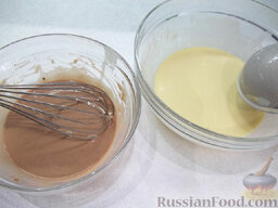Блинчики «Зебра»: В одну миску добавляем какао-порошок и хорошо его вымешиваем до полного растворения.