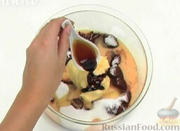 Шоколадно-ореховый пирог: Добавить ваниль. Перемешать.
