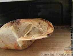 Запеченная телятина с горчицей: Хорошо разогреть духовку. Запекать примерно 10 минут при температуре 250 градусов.